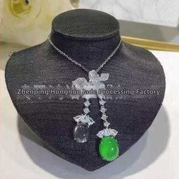 Медальон с халцедон инкрустиране, овална форма, стил пискюли, естествен камък