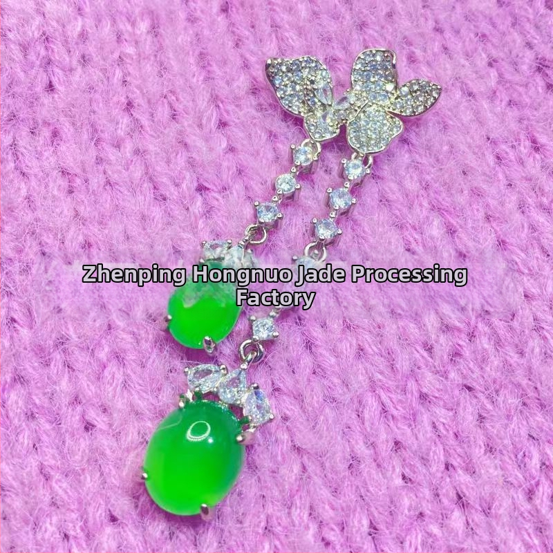 Медальон с халцедон инкрустиране, овална форма, стил пискюли, естествен камък