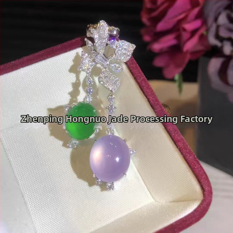 Медальон с халцедон инкрустиране, овална форма, стил пискюли, естествен камък