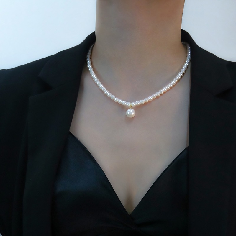 Ogrlica s perlama - Materijal: Perla; Obrada: Ručna izrada; Lanac: Lanac od perli; Privjesak: Perla; Stil: Retro