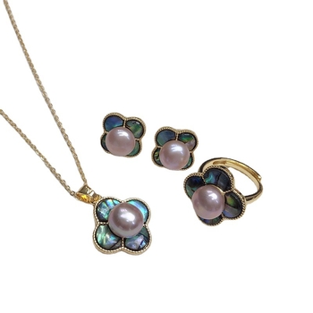 Φρέσκα μαργαριράρια σετ τριών τεμαχίων: κρεμαστό, σκουλαρίκια και δαχτυλίδι, με λεπτομέρειες από όστρακο αβάλων, κράμα, αγροτικό στυλ