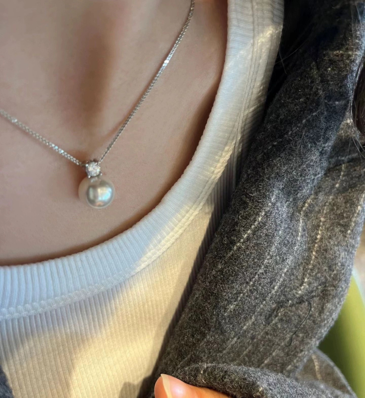 Μενταγιόν από ασήμι 925 με μαργαριάρια γλυκού νερού, κύκλικό σχήμα, υφαντή τεχνική, vintage στυλ