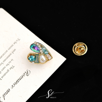 Καρφίτσα: Χειροποίητο μοτίβο πεταλούδας με ανάμικτα υλικά; σχήματα: ζώο και λουλούδι; διακοσμητικό, αντι-έκθεση, πρωτότυπος σχεδιασμός.