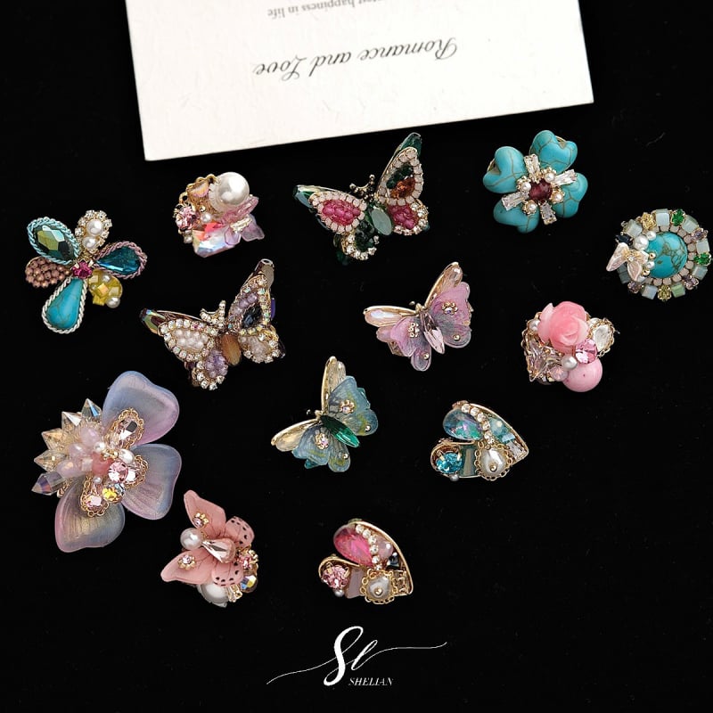 Καρφίτσα: Χειροποίητο μοτίβο πεταλούδας με ανάμικτα υλικά; σχήματα: ζώο και λουλούδι; διακοσμητικό, αντι-έκθεση, πρωτότυπος σχεδιασμός.