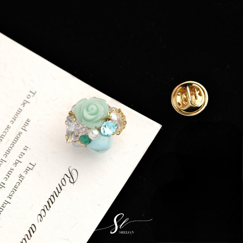 Καρφίτσα: Χειροποίητο μοτίβο πεταλούδας με ανάμικτα υλικά; σχήματα: ζώο και λουλούδι; διακοσμητικό, αντι-έκθεση, πρωτότυπος σχεδιασμός.