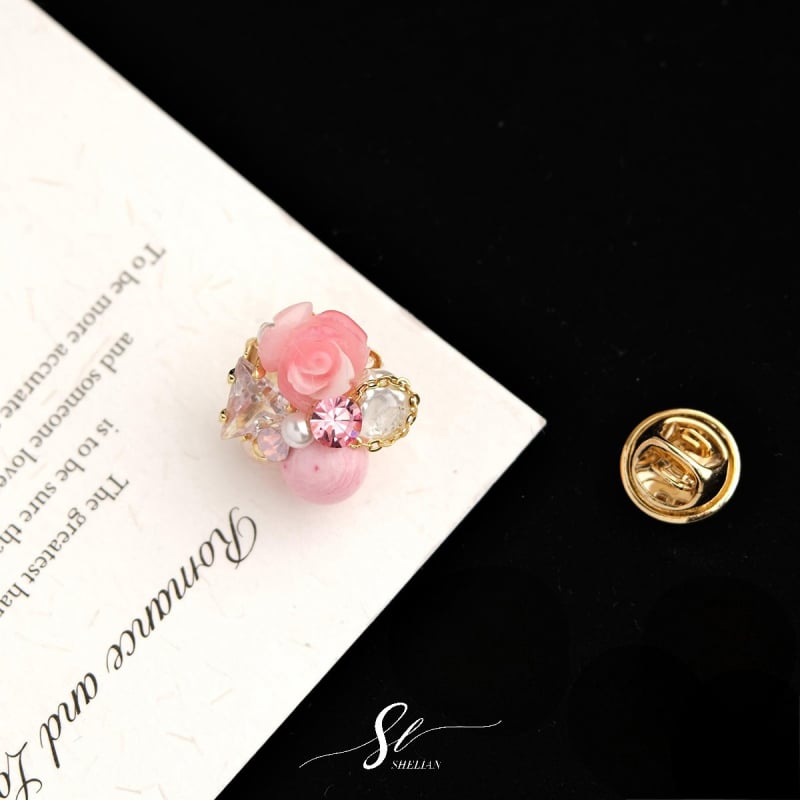 Καρφίτσα: Χειροποίητο μοτίβο πεταλούδας με ανάμικτα υλικά; σχήματα: ζώο και λουλούδι; διακοσμητικό, αντι-έκθεση, πρωτότυπος σχεδιασμός.