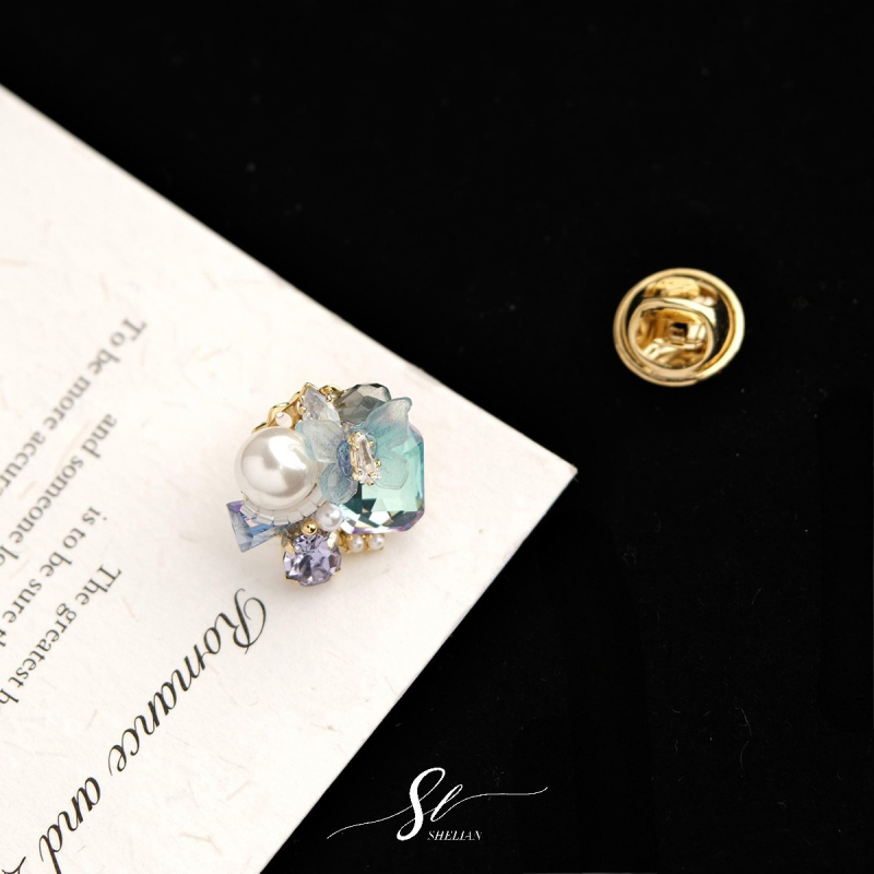 Καρφίτσα: Χειροποίητο μοτίβο πεταλούδας με ανάμικτα υλικά; σχήματα: ζώο και λουλούδι; διακοσμητικό, αντι-έκθεση, πρωτότυπος σχεδιασμός.