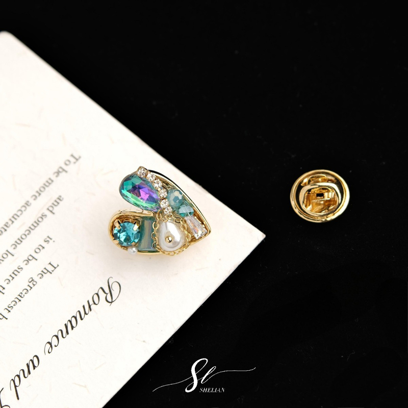 Καρφίτσα: Χειροποίητο μοτίβο πεταλούδας με ανάμικτα υλικά; σχήματα: ζώο και λουλούδι; διακοσμητικό, αντι-έκθεση, πρωτότυπος σχεδιασμός.