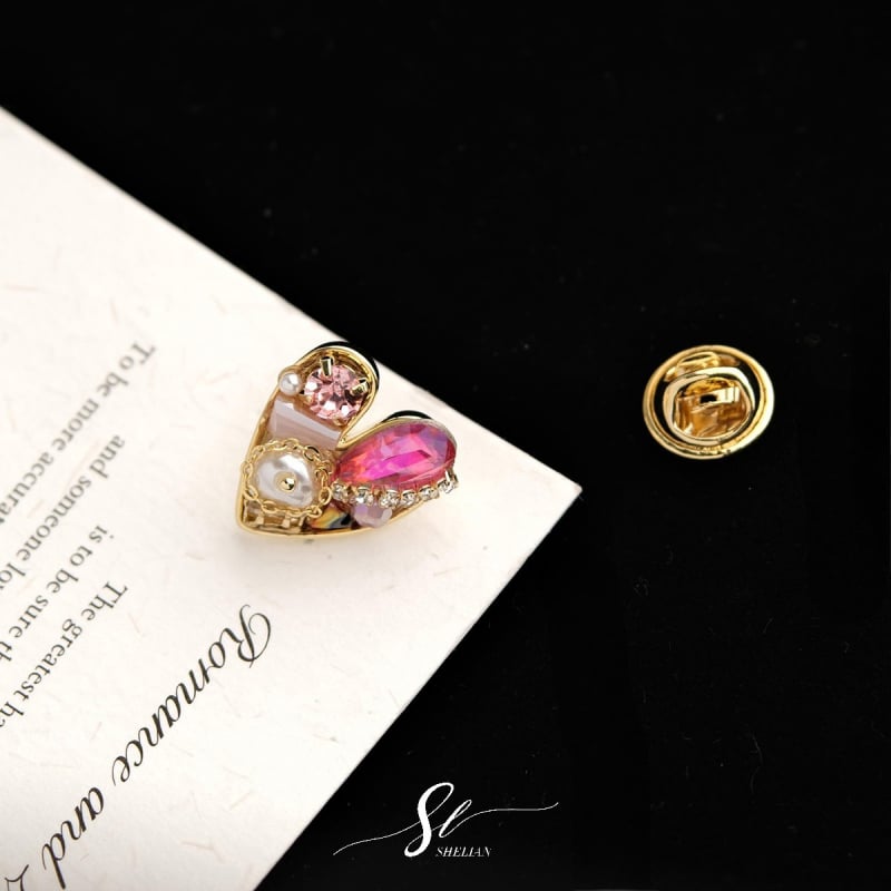 Καρφίτσα: Χειροποίητο μοτίβο πεταλούδας με ανάμικτα υλικά; σχήματα: ζώο και λουλούδι; διακοσμητικό, αντι-έκθεση, πρωτότυπος σχεδιασμός.