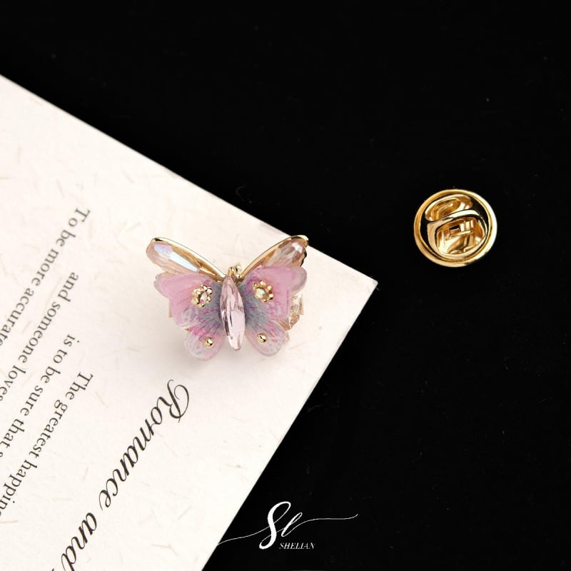 Καρφίτσα: Χειροποίητο μοτίβο πεταλούδας με ανάμικτα υλικά; σχήματα: ζώο και λουλούδι; διακοσμητικό, αντι-έκθεση, πρωτότυπος σχεδιασμός.