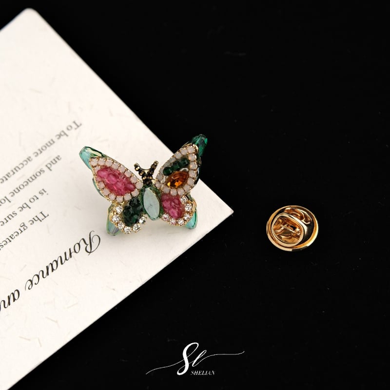 Καρφίτσα: Χειροποίητο μοτίβο πεταλούδας με ανάμικτα υλικά; σχήματα: ζώο και λουλούδι; διακοσμητικό, αντι-έκθεση, πρωτότυπος σχεδιασμός.