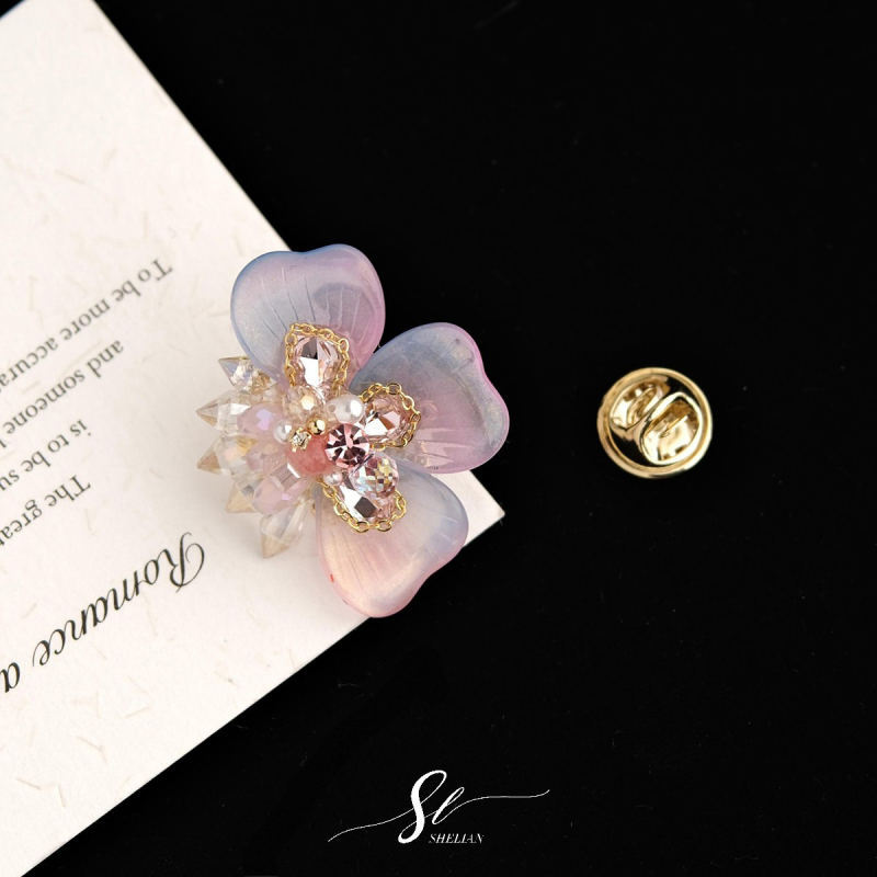 Καρφίτσα: Χειροποίητο μοτίβο πεταλούδας με ανάμικτα υλικά; σχήματα: ζώο και λουλούδι; διακοσμητικό, αντι-έκθεση, πρωτότυπος σχεδιασμός.