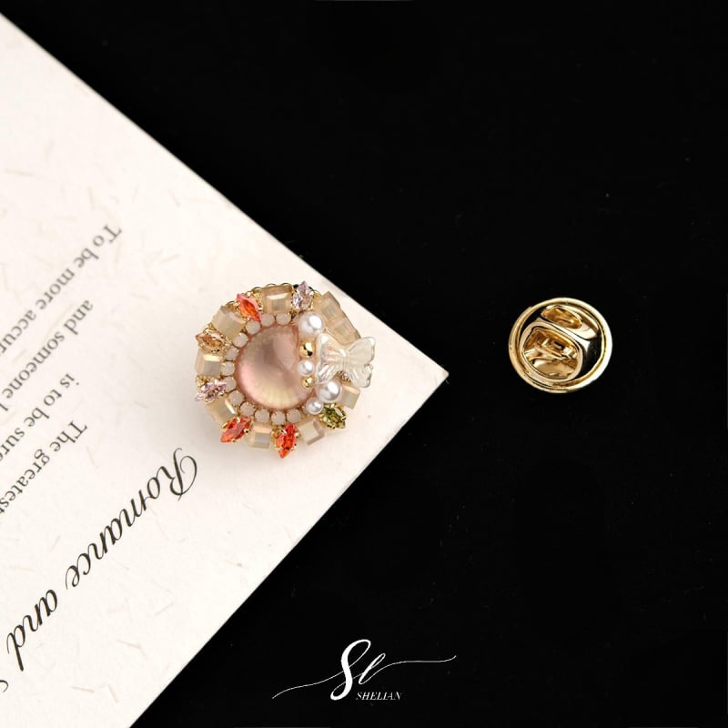 Καρφίτσα: Χειροποίητο μοτίβο πεταλούδας με ανάμικτα υλικά; σχήματα: ζώο και λουλούδι; διακοσμητικό, αντι-έκθεση, πρωτότυπος σχεδιασμός.