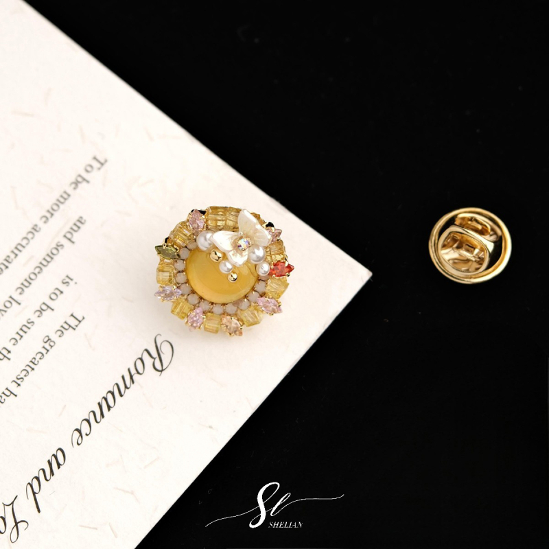 Καρφίτσα: Χειροποίητο μοτίβο πεταλούδας με ανάμικτα υλικά; σχήματα: ζώο και λουλούδι; διακοσμητικό, αντι-έκθεση, πρωτότυπος σχεδιασμός.