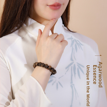 Гривна от агарово дърво с диамантени мъниста – унисекс, фина изработка, аксесоар за ръка