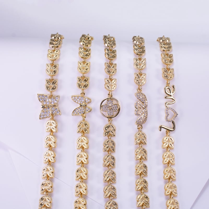 Гривна за жени, медно електроплатирана, сърцевидна форма, цирконови камъни