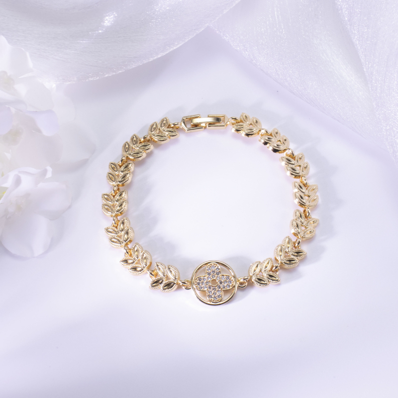 Гривна за жени, медно електроплатирана, сърцевидна форма, цирконови камъни