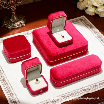 Σετ κουτιών κοσμημάτων με εσωτερικό φλανελ και χρυσοί άκρες για δαχτυλίδια, βραχιόλια, κολιέ και σετ