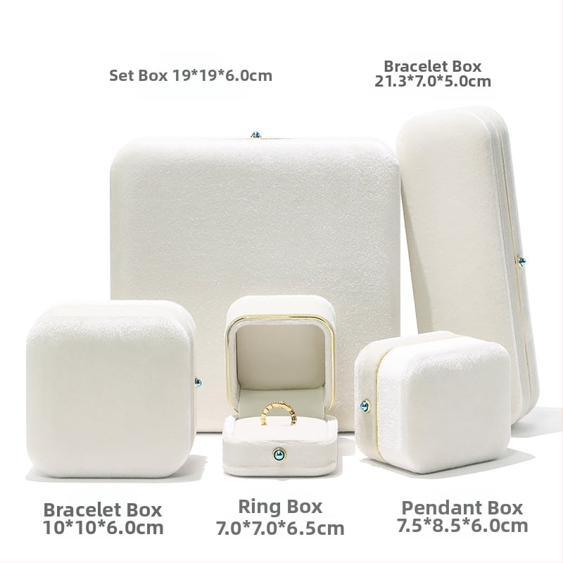 Σετ κουτιών κοσμημάτων με εσωτερικό φλανελ και χρυσοί άκρες για δαχτυλίδια, βραχιόλια, κολιέ και σετ