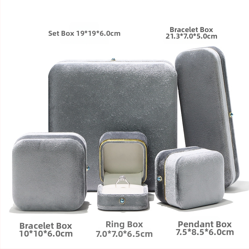 Σετ κουτιών κοσμημάτων με εσωτερικό φλανελ και χρυσοί άκρες για δαχτυλίδια, βραχιόλια, κολιέ και σετ