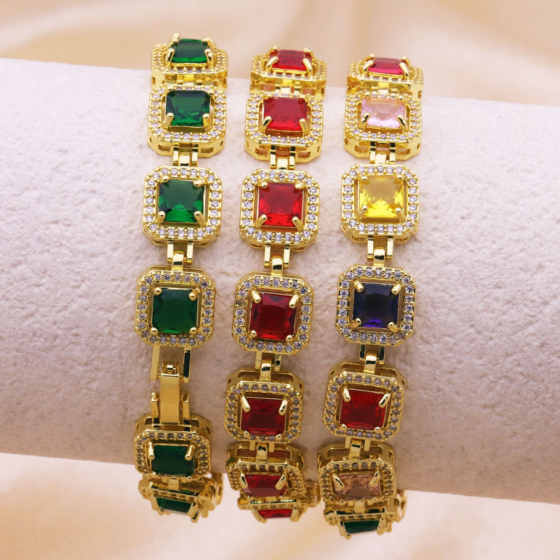 Vaskest käevõru tsirkoni lisanditega • Geomeetriline ruudukujuline disain • Bränd Follow the Stars