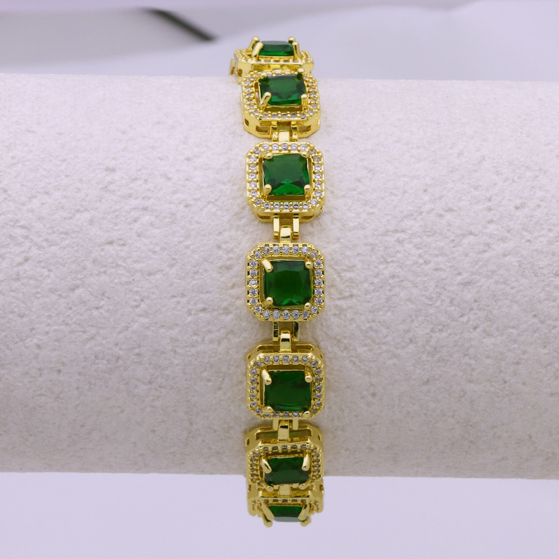 Vaskest käevõru tsirkoni lisanditega • Geomeetriline ruudukujuline disain • Bränd Follow the Stars