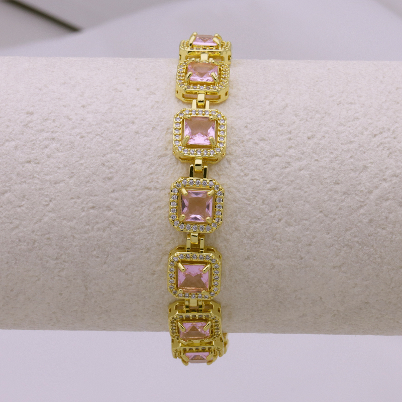 Vaskest käevõru tsirkoni lisanditega • Geomeetriline ruudukujuline disain • Bränd Follow the Stars