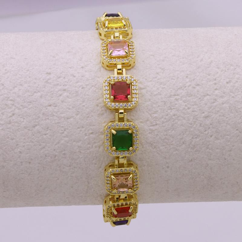 Vaskest käevõru tsirkoni lisanditega • Geomeetriline ruudukujuline disain • Bränd Follow the Stars