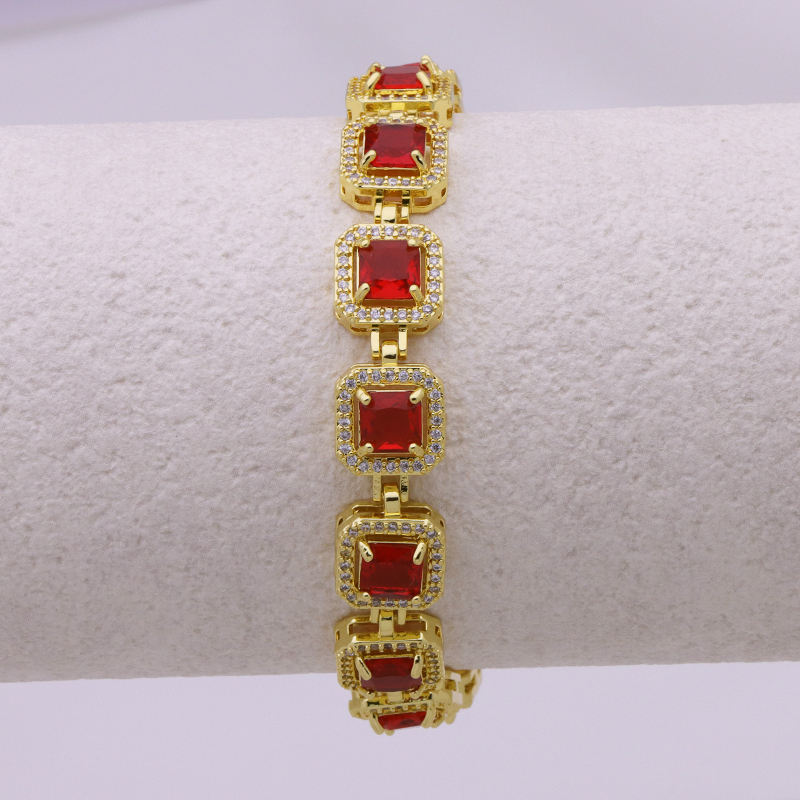 Vaskest käevõru tsirkoni lisanditega • Geomeetriline ruudukujuline disain • Bränd Follow the Stars