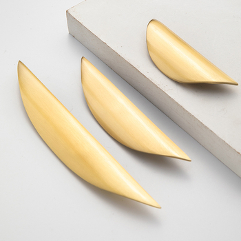 Latūnų spintelės durų rankena su lapų įkvėptu dizainu (Modelis 1038; Medžiaga: latūnas; Procesas: liejimas spaudimu; Taikymas: spintelės durys; Stilius: Šviesus prabanga)