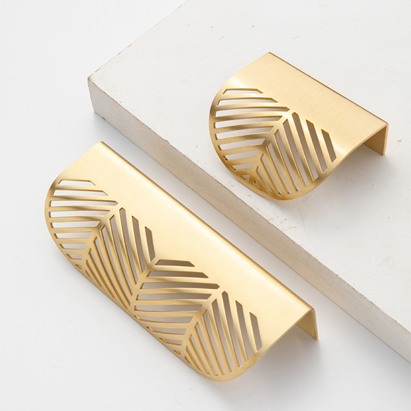 Latūnų spintelės durų rankena su lapų įkvėptu dizainu (Modelis 1038; Medžiaga: latūnas; Procesas: liejimas spaudimu; Taikymas: spintelės durys; Stilius: Šviesus prabanga)