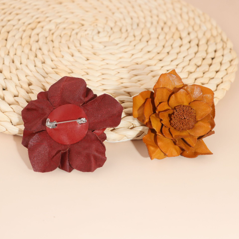 Širdies formos odinis lotus žiedas – rankų darbo, trimatė odos gėlė, DIY odinis aksesuaras galvai ar rankinei, pirmos kokybės oda