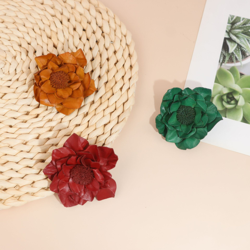 Širdies formos odinis lotus žiedas – rankų darbo, trimatė odos gėlė, DIY odinis aksesuaras galvai ar rankinei, pirmos kokybės oda