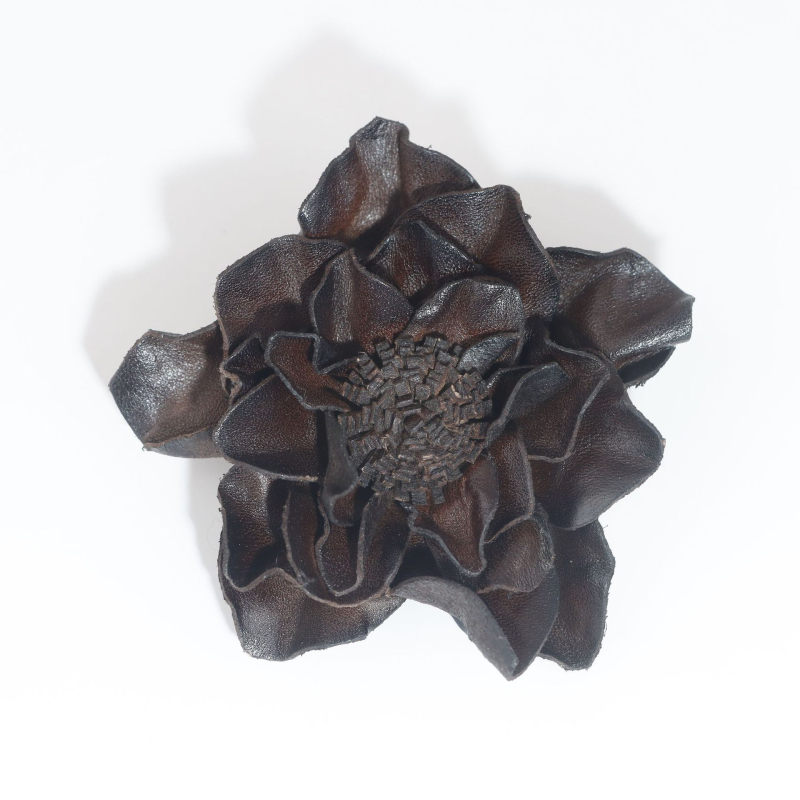 Širdies formos odinis lotus žiedas – rankų darbo, trimatė odos gėlė, DIY odinis aksesuaras galvai ar rankinei, pirmos kokybės oda