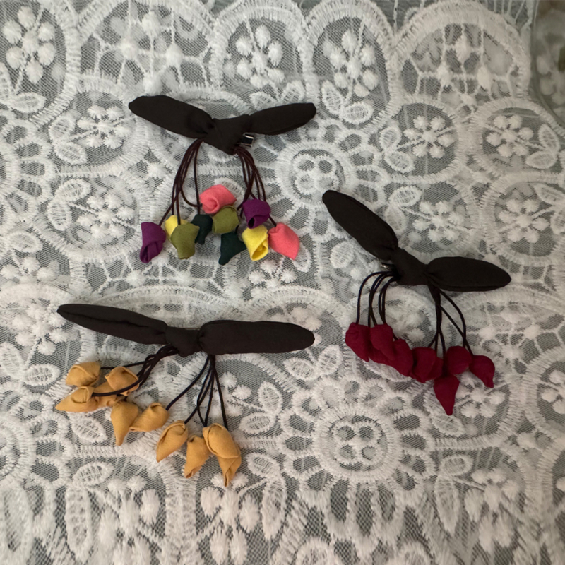 Брошка с лък и пискюл в китайски стил за украса (Материал: тъкан; Произход: Гуанджоу; Година/Сезон: есен 2025; Функция: украса; Стил: китайски)