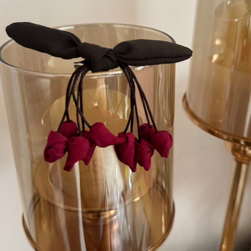 Брошка с лък и пискюл в китайски стил за украса (Материал: тъкан; Произход: Гуанджоу; Година/Сезон: есен 2025; Функция: украса; Стил: китайски)