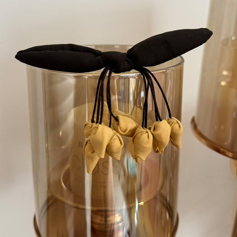 Брошка с лък и пискюл в китайски стил за украса (Материал: тъкан; Произход: Гуанджоу; Година/Сезон: есен 2025; Функция: украса; Стил: китайски)