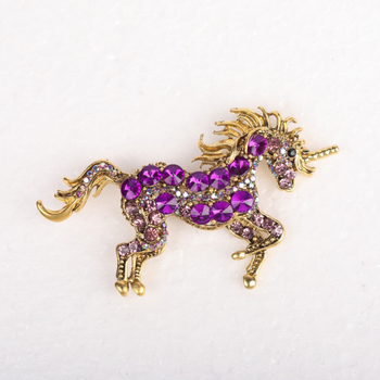 Единорог брошка с кристали, цинкова сплав, диамантено инкрустиране, карикатурен дизайн, унисекс