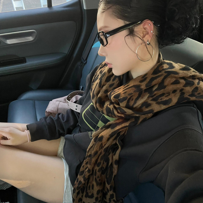 Шал с леопардов принт от Movie story, вълнен, произход Hangzhou, есенна колекция, пускане през пролет 2025