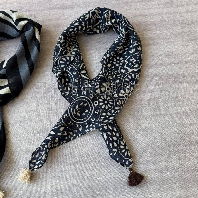 100% австралийска вълна триъгълен шал — ръчно навити ръбове; лек; мек; есен и зима