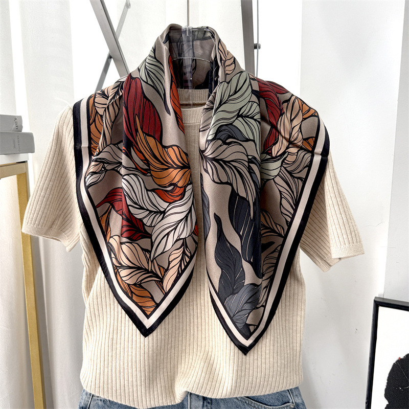 Шал от коприна тутова сатен - цифров печат, произход Ханчжоу, подходящ за пролет-лято-есен, лансиран през пролетта на 2025 г.