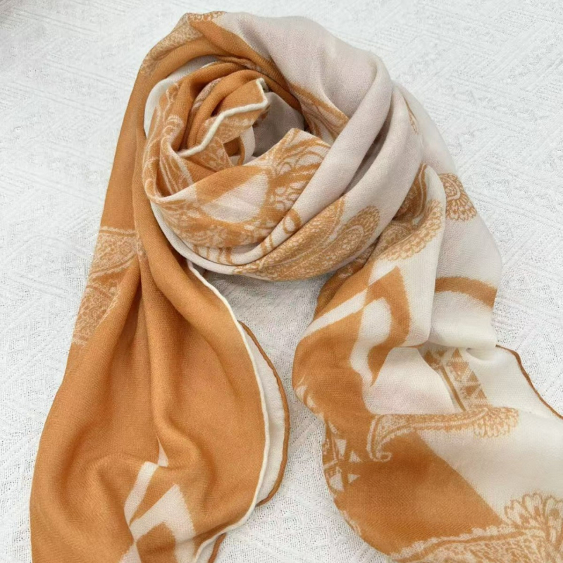 Шал Snow от мулбърска коприна и вълна, квадратен формат, двустранно принтиран, пролет 2025 издание, персонализация налична