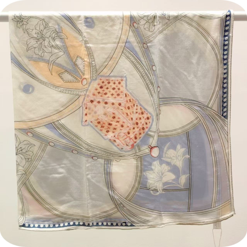 Шал Snow от мулбърска коприна и вълна, квадратен формат, двустранно принтиран, пролет 2025 издание, персонализация налична