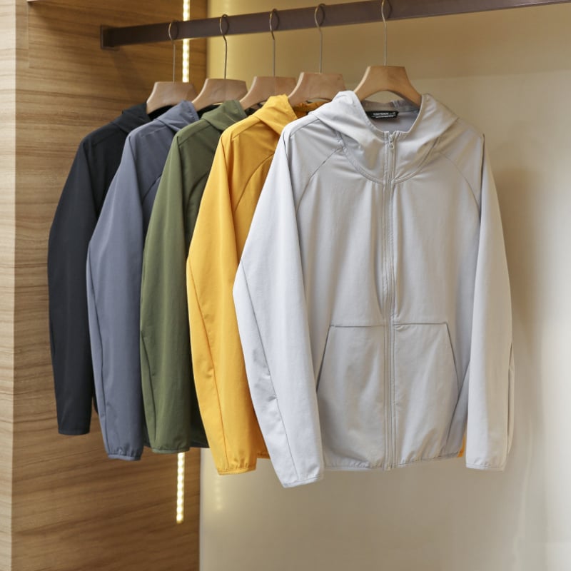 Мъжко спортно яке с качулка, леко и дишащо, пролетно от нейлон