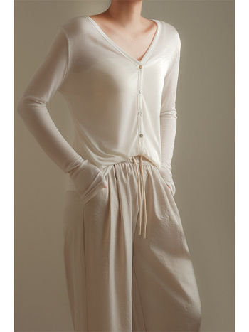 Lyocell, V-izrez, UPF30+, dugi rukavi, ravni kroj