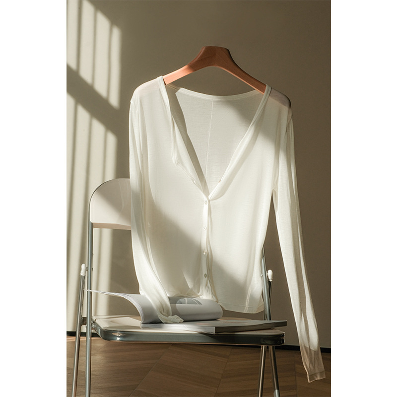 Lyocell, V-izrez, UPF30+, dugi rukavi, ravni kroj