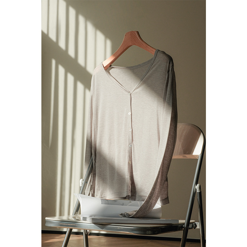 Lyocell, V-izrez, UPF30+, dugi rukavi, ravni kroj