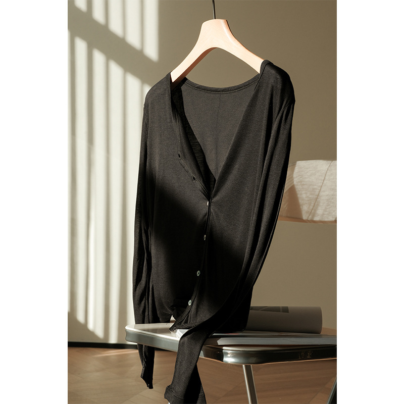 Lyocell, V-izrez, UPF30+, dugi rukavi, ravni kroj