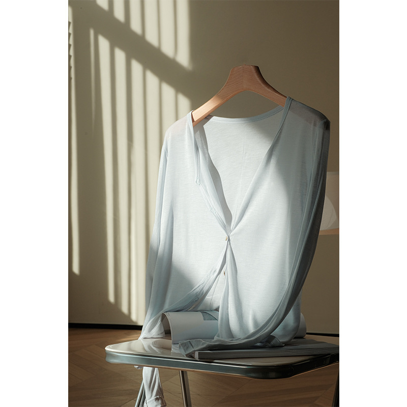 Lyocell, V-izrez, UPF30+, dugi rukavi, ravni kroj