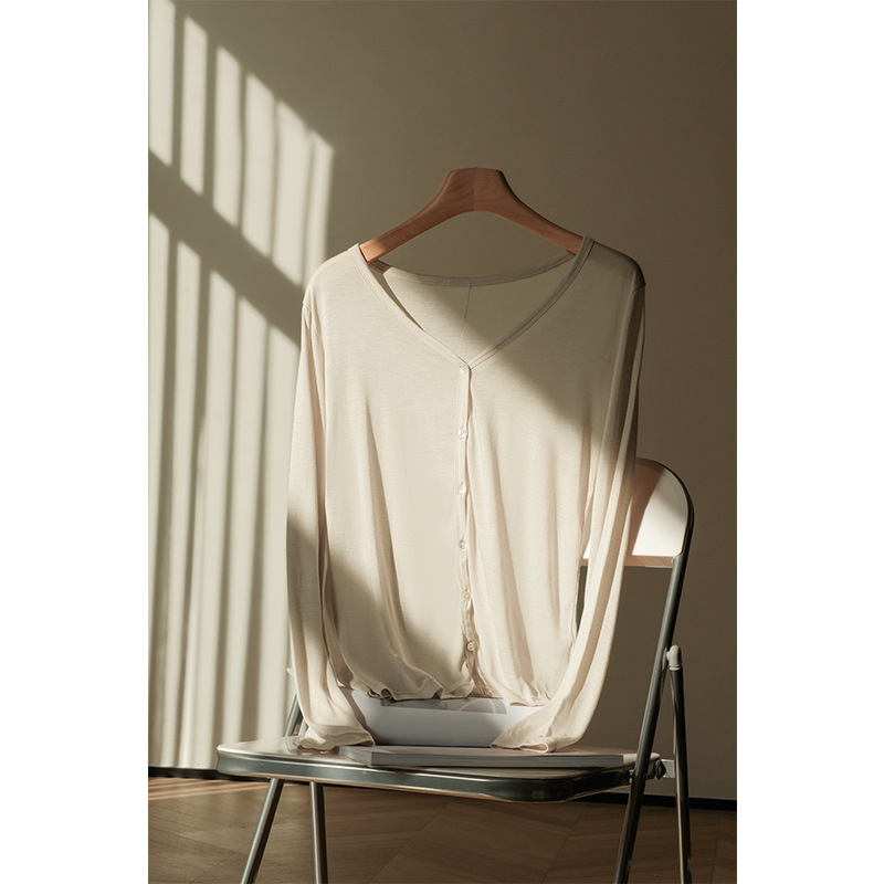 Lyocell, V-izrez, UPF30+, dugi rukavi, ravni kroj